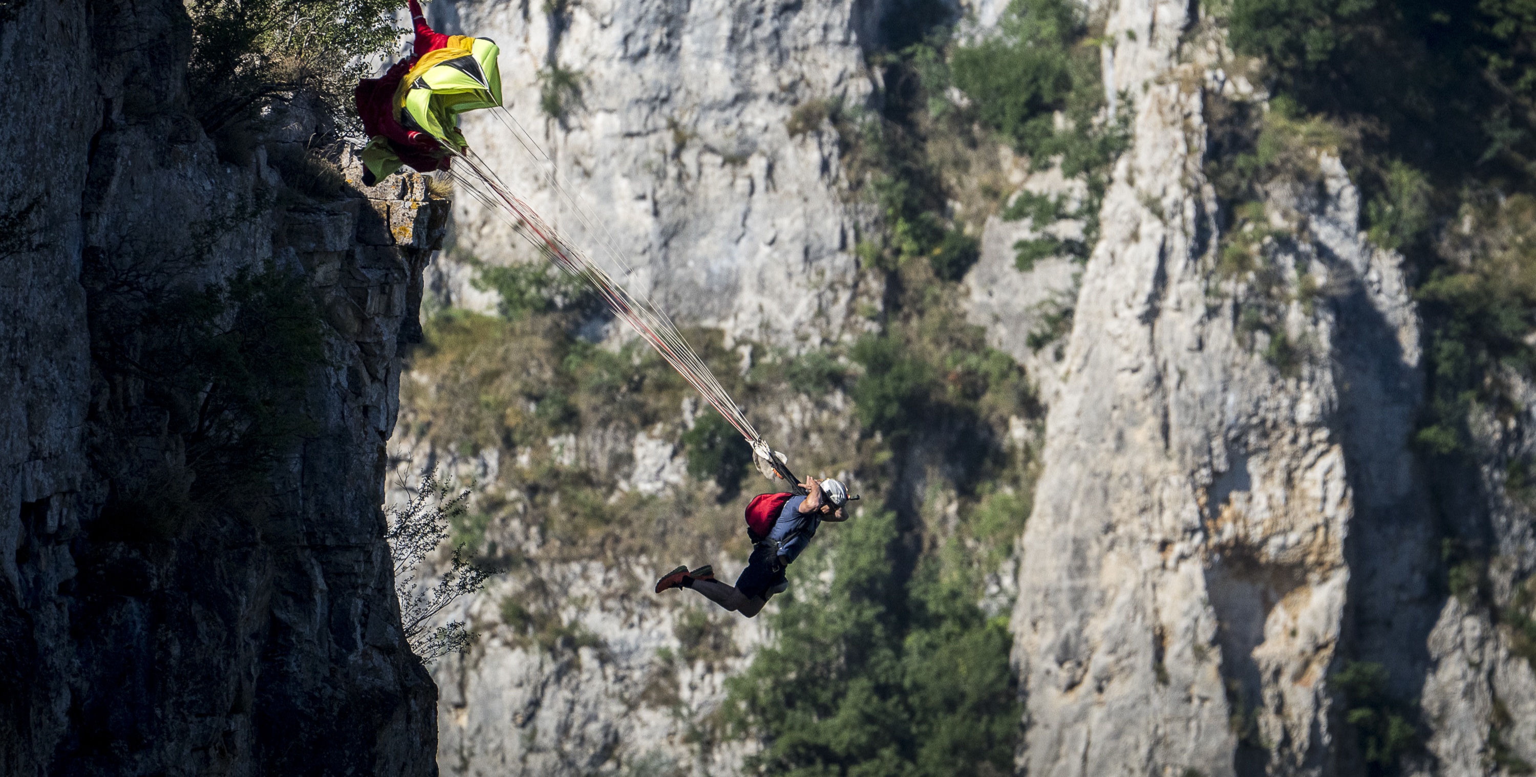 BASE jump in a cliff environment